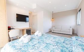 Santa Cruz Rooms & Suites